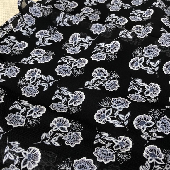 Flowery Lace Dress - Picture 3 of 3